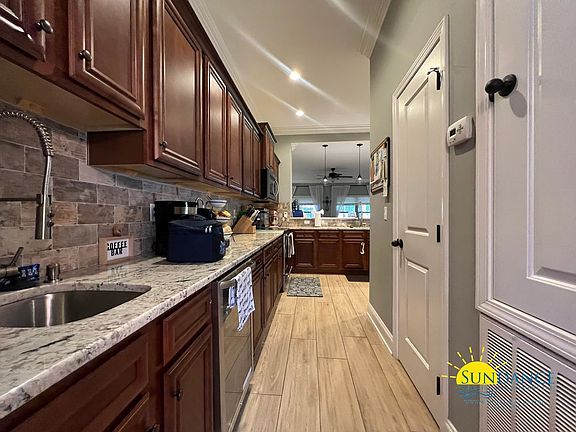3rd image of 1015A Creel St