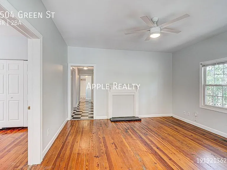 2504 Green St — Photo 3