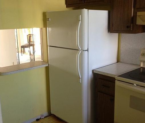 5th image of 2850 W Sunrise Lakes Drive #301
