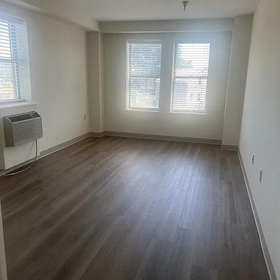 750 Davol St #221 — Photo 7