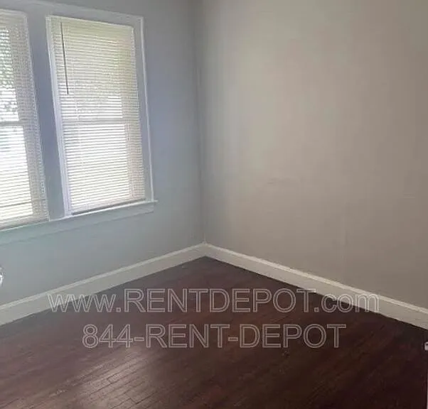 416 E Riverside Dr — Photo 7
