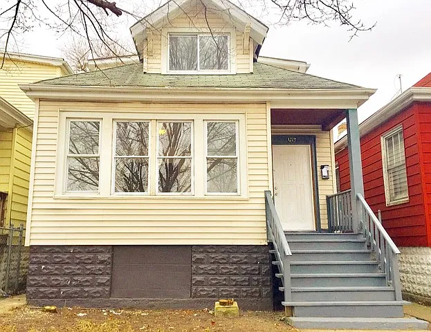 1713 W 71st St photo 1