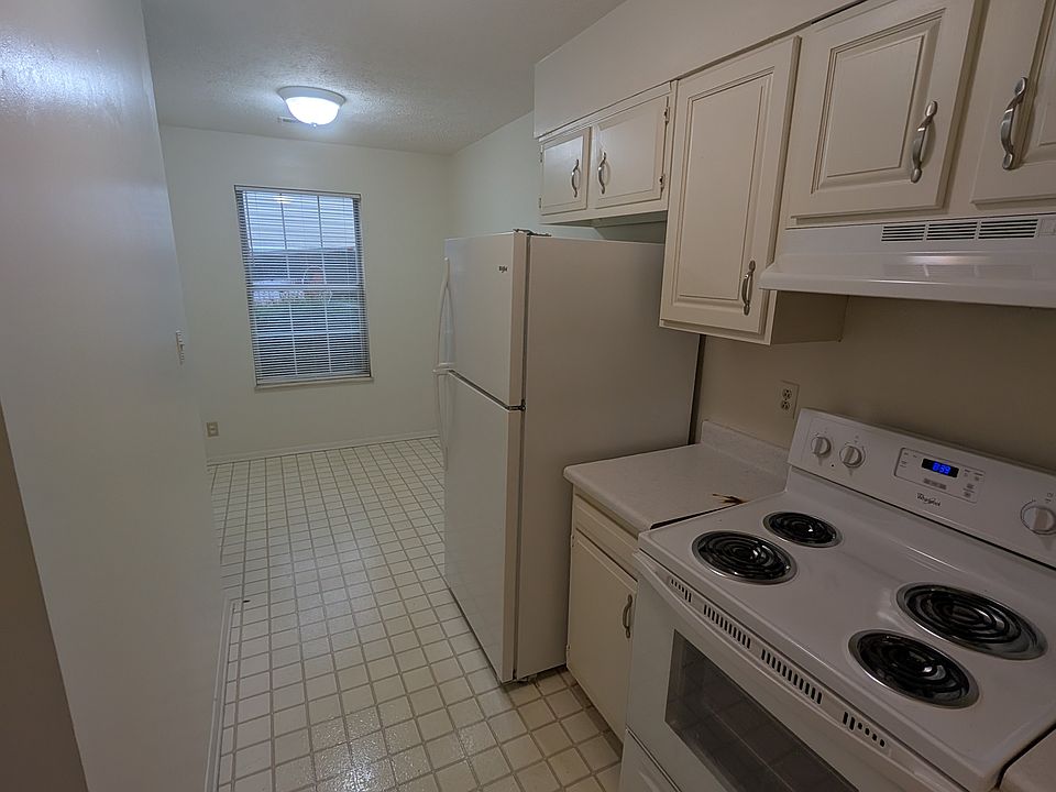 Kitchen + Dining Area