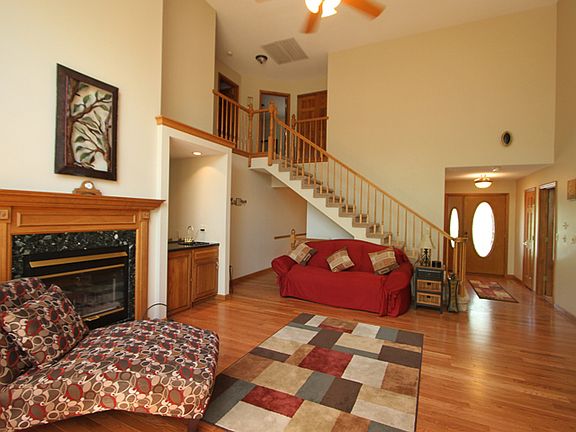 3rd image of 411 Alderwood Ct