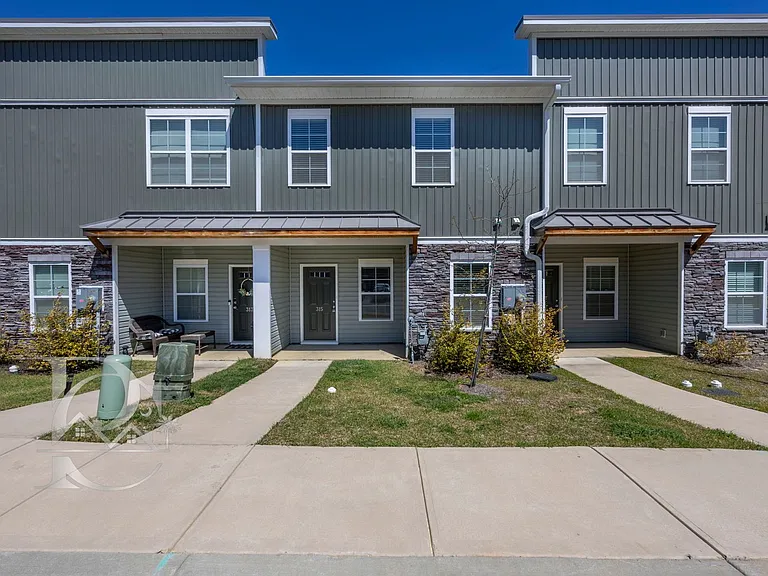 315 High Grove Way — Photo 2