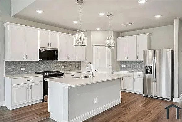 5 bed, 3060 sqft, $3,500 — Photo 4