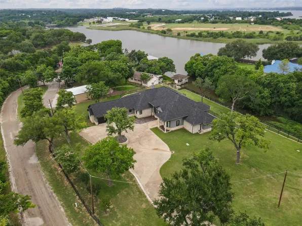 2100 Gene Ct, Granbury, TX 76048