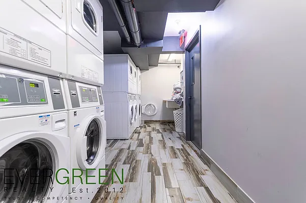 Rented by Evergreen Apartments BK | media 23