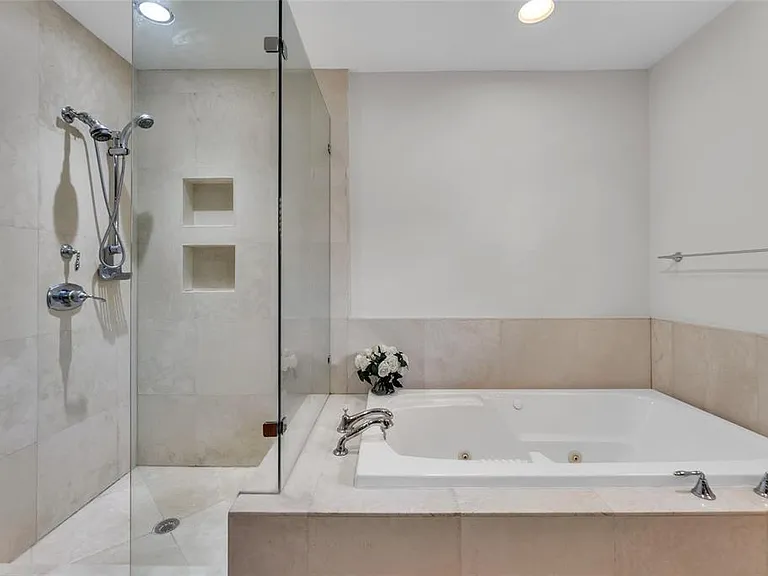 2840 NE 26th Ct — Photo 15