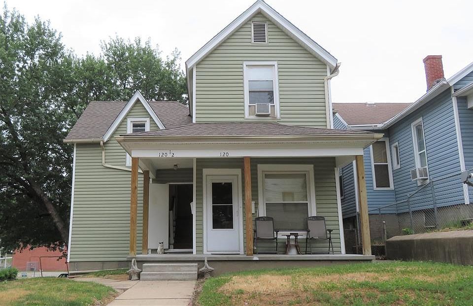 FRONT OF HOMEVinyl siding/windows