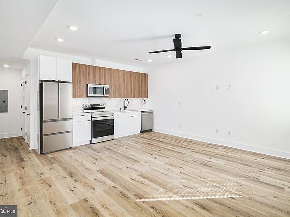 3rd image of 640 Moore St Unit 302