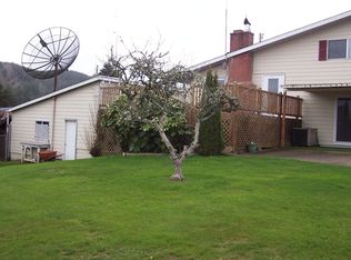 185 S 18th St, Reedsport, OR 97467