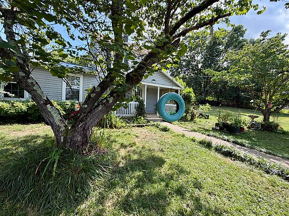 3rd image of 42 Moran Farm Ln