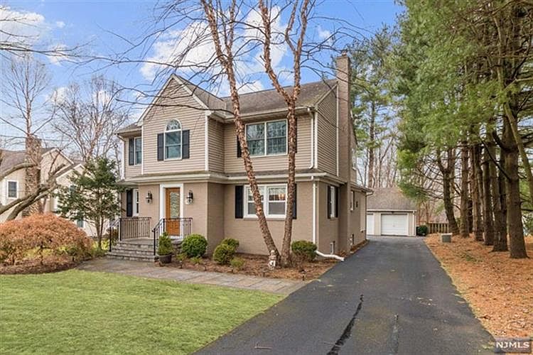 1st image of 642 Mountain Ave