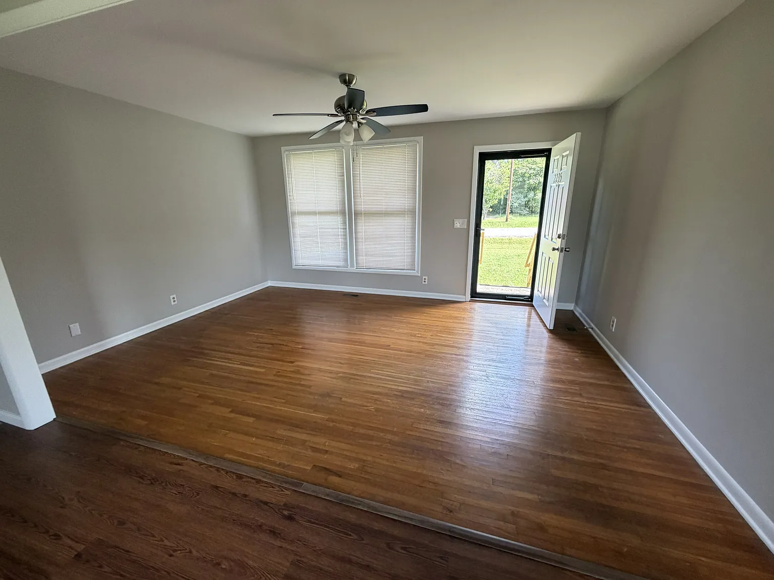 3 bed, 1.5 bath, 1124 sqft, $1,750 — Photo 2