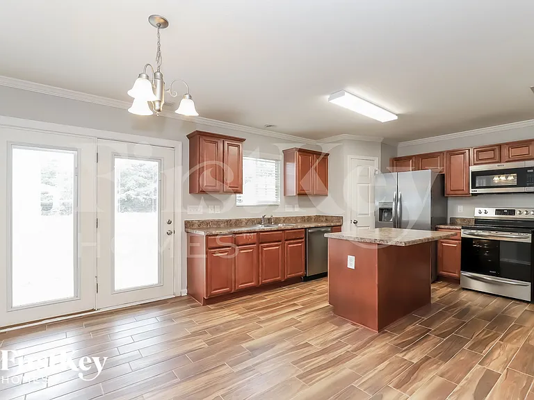 400 Walnut Crossing Dr — Photo 8