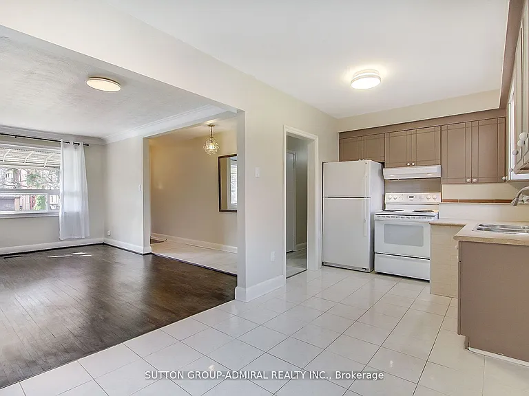 194 Cocksfield Ave #MAIN FLOOR — Photo 14