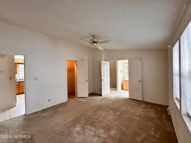 1075 Captains Ct — Photo 7