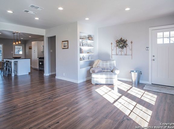 4th image of 523 Rosemont Dr