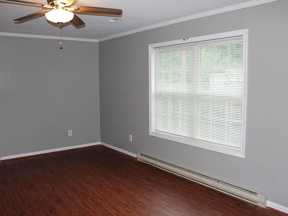 First Bedroom - Photo 2