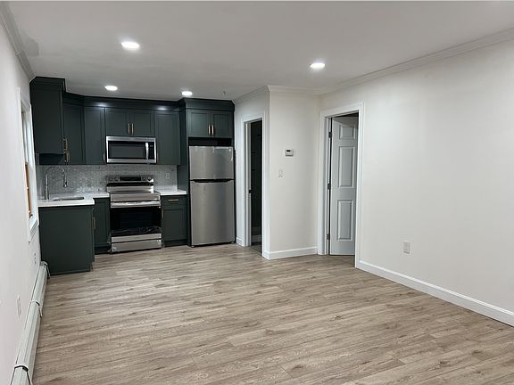 3rd image of 8 Washington Ave