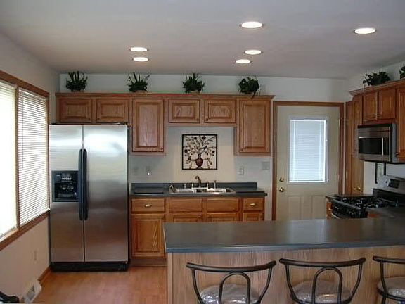 kitchen appliances included