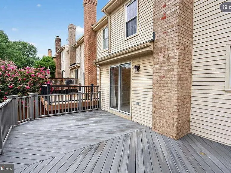 7427 Salford Ct — Photo 19