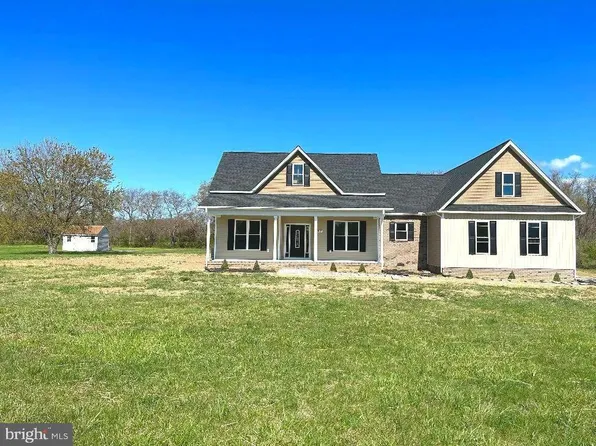 207 Matthews Cove Dr, Montross, VA 22520