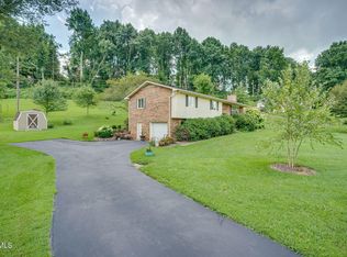 332 Montezuma Rd, Kingsport, TN 37664