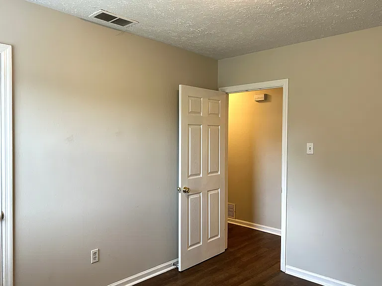 1286 Centre Pkwy — Photo 13