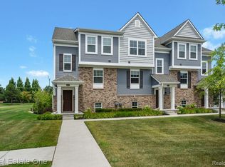 4955 Treeside Ln, Troy, MI 48098