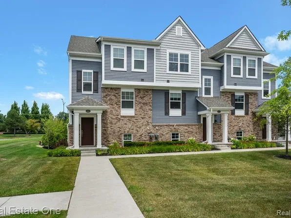 4955 Treeside Ln, Troy, MI 48098