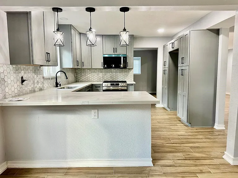 10615 Piping Rock Ln — Photo 14
