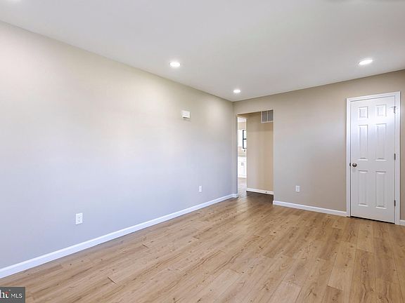 5th image of 207 Station Ave