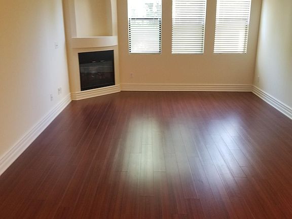 3rd image of 12745 Moorpark St #308