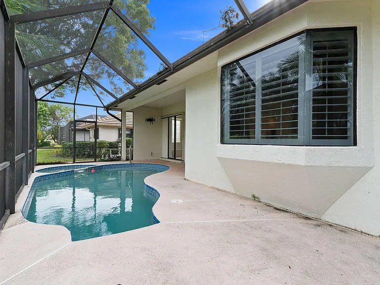 435 SW Jefferson Cir — Photo 41