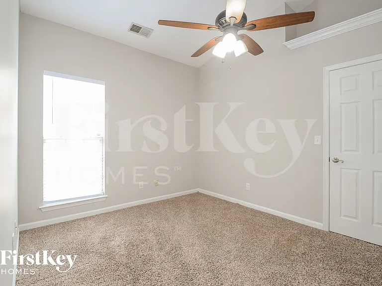 4872 Longmeadow Dr — Photo 11