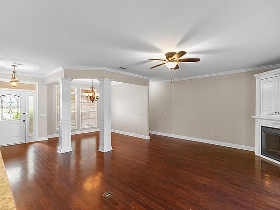3rd image of 207 Lace Dr