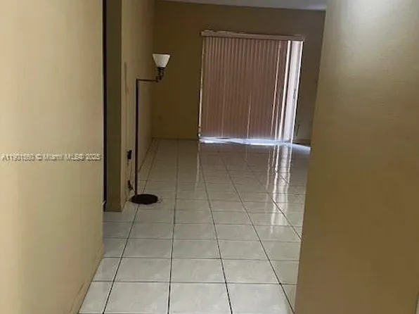 10851 SW 2nd St, Sweetwater, FL