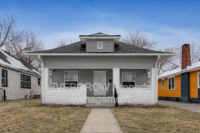 2021 Mansfield St photo 1