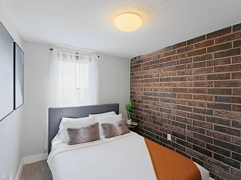 EMR Apartments — Photo 6