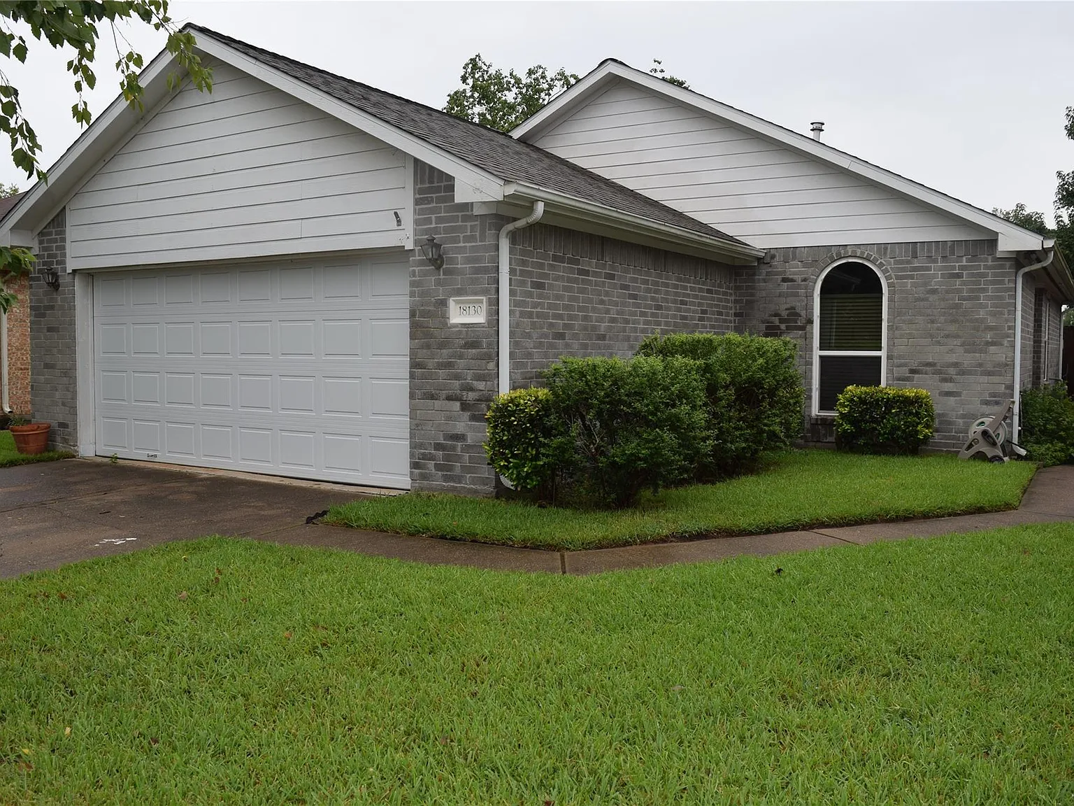 3 bed, 2.0 bath, 1331 sqft, $1,835 — Photo 2
