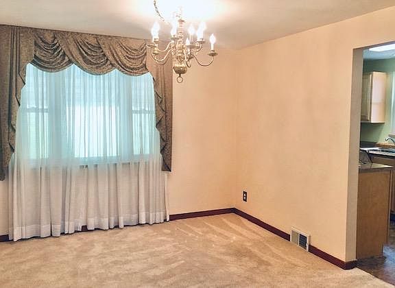 3rd image of 756 Eathan Ave