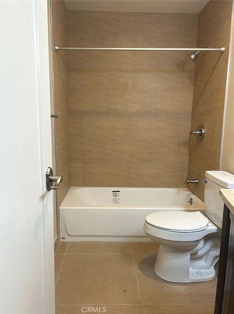 2 bed, 630 sqft, $2,600 — Photo 2