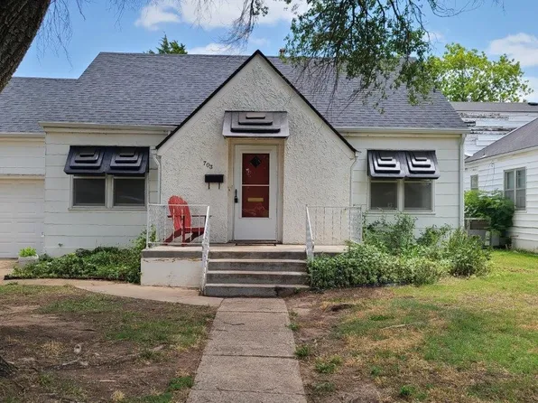703 N Poplar St, Wellington, KS 67152