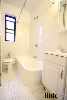 Rented by Link NY Realty | media 45