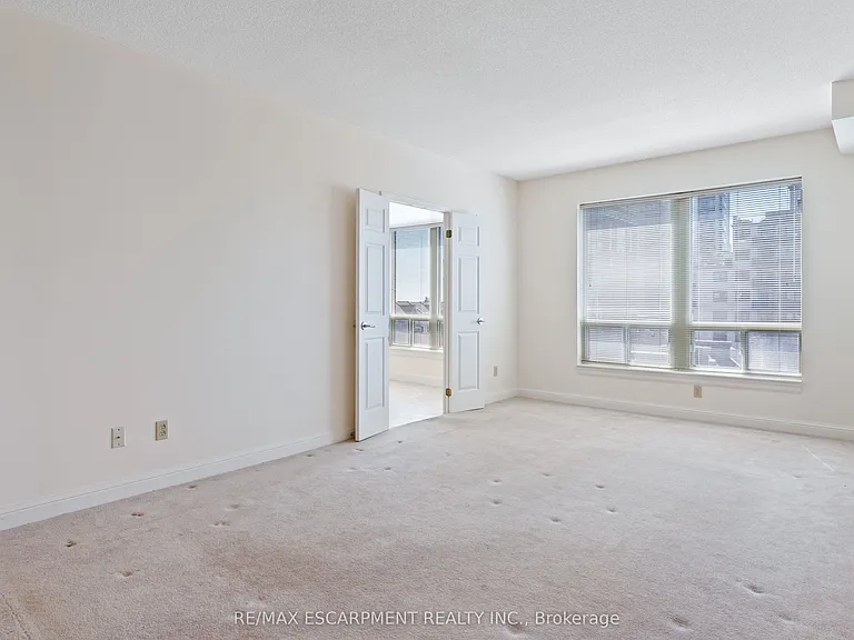 430 Pearl St #410 — Photo 9