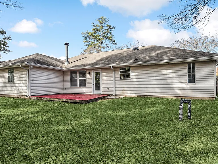 2347 Biron St — Photo 15