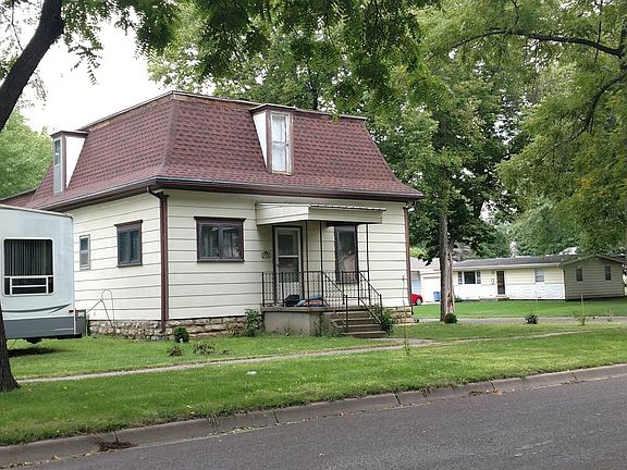 3rd image of 611 Amador St