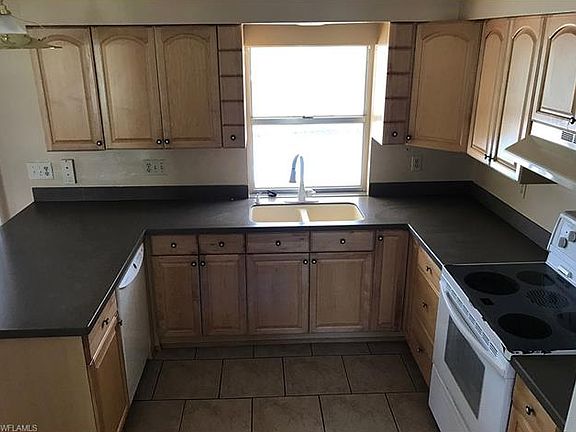 5th image of 606 SW 35th St